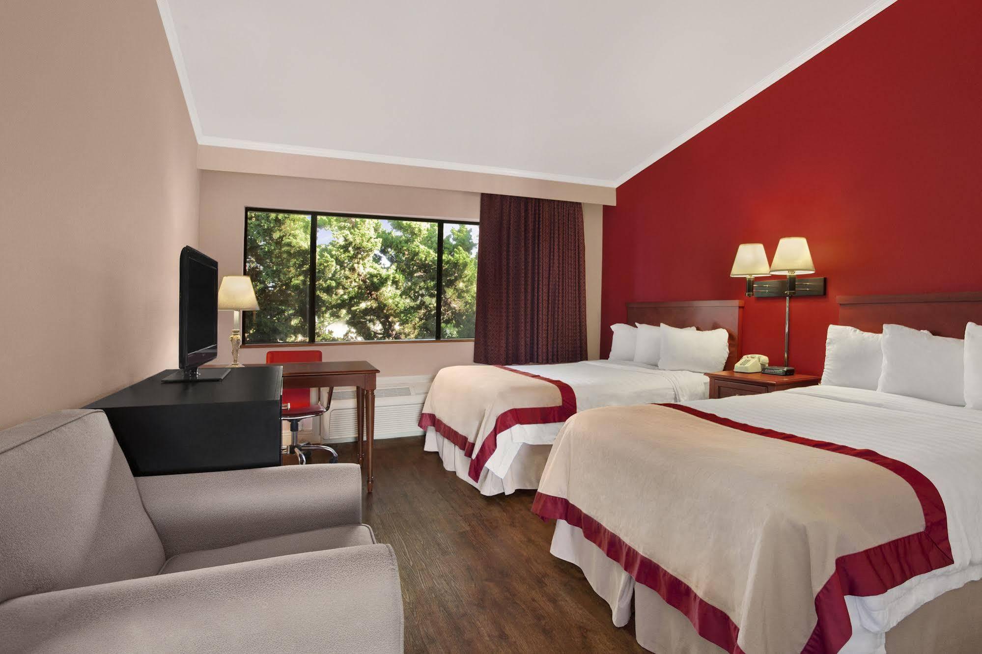 فندق Ramada By Wyndham توررانسي، لوس أنجليس، كاليفورنيا المظهر الخارجي الصورة